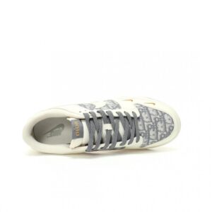 【AT3197】Dior x Nike SB Dunk Low"Dior" クリエイティブカスタムコラボレーション、フランスの高級ファッションブランド・ディオール/Dior/ストーンアイランド ダンクシリーズの低カットカジュアルスポーツスケートシューズ「コラボベージュ・グレー・ゴールド ディオール刺繍ストーンアイランド」