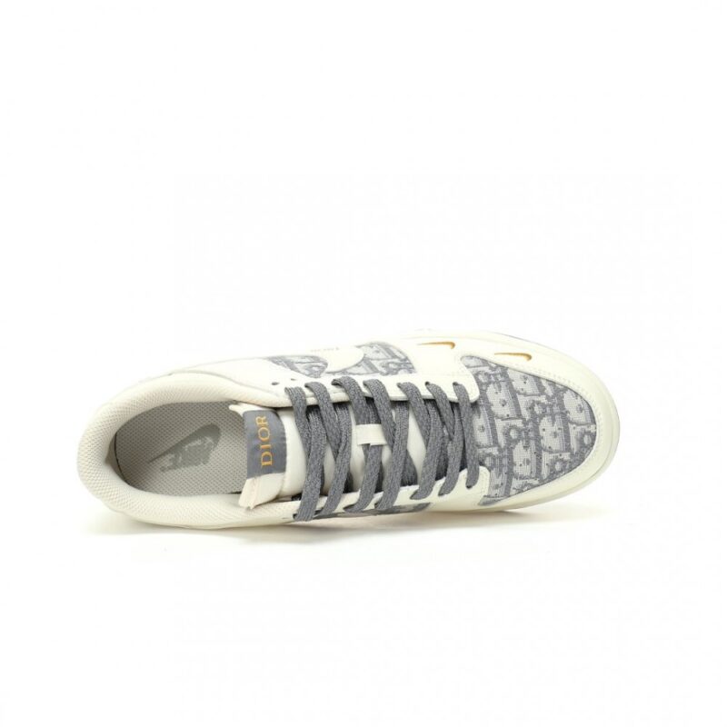 【AT3197】Dior x Nike SB Dunk Low"Dior" クリエイティブカスタムコラボレーション、フランスの高級ファッションブランド・ディオール/Dior/ストーンアイランド ダンクシリーズの低カットカジュアルスポーツスケートシューズ「コラボベージュ・グレー・ゴールド ディオール刺繍ストーンアイランド」