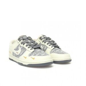 【AT3197】Dior x Nike SB Dunk Low"Dior" クリエイティブカスタムコラボレーション、フランスの高級ファッションブランド・ディオール/Dior/ストーンアイランド ダンクシリーズの低カットカジュアルスポーツスケートシューズ「コラボベージュ・グレー・ゴールド ディオール刺繍ストーンアイランド」