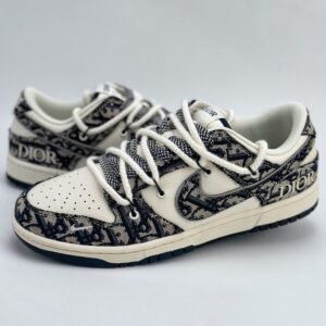 【AT3198】DIOR x Nike SB Dunk Low 白黒のベルト星満ちる　
