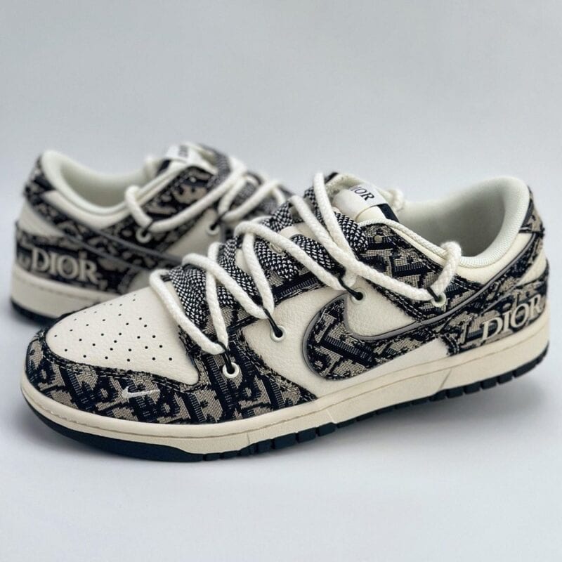 【AT3198】DIOR x Nike SB Dunk Low 白黒のベルト星満ちる　