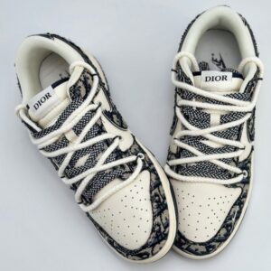 【AT3198】DIOR x Nike SB Dunk Low 白黒のベルト星満ちる　