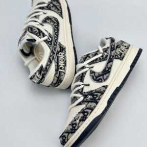 【AT3198】DIOR x Nike SB Dunk Low 白黒のベルト星満ちる　