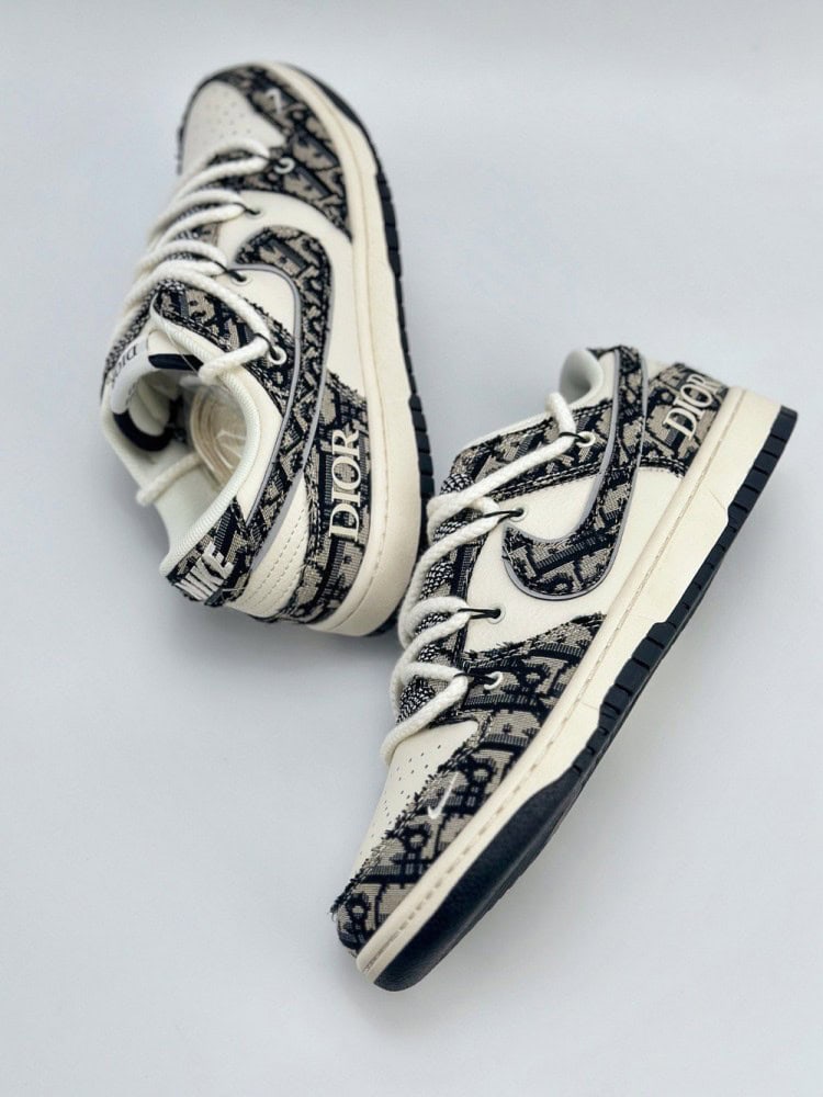 【AT3198】DIOR x Nike SB Dunk Low 白黒のベルト星満ちる　