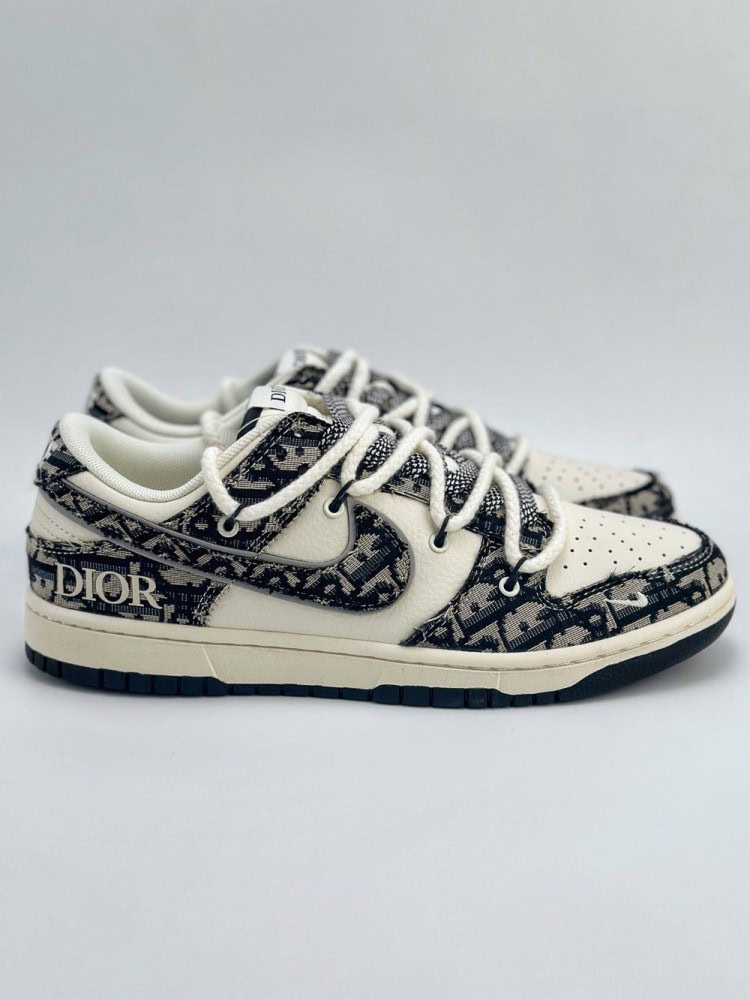 【AT3198】DIOR x Nike SB Dunk Low 白黒のベルト星満ちる　