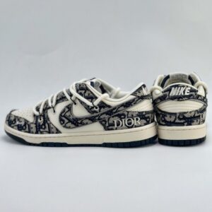 【AT3198】DIOR x Nike SB Dunk Low 白黒のベルト星満ちる　