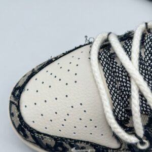 【AT3198】DIOR x Nike SB Dunk Low 白黒のベルト星満ちる　