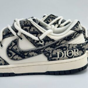 【AT3198】DIOR x Nike SB Dunk Low 白黒のベルト星満ちる　