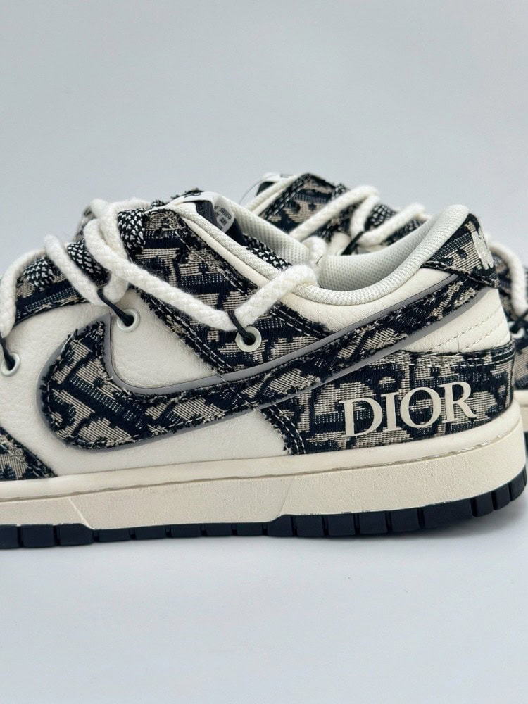 【AT3198】DIOR x Nike SB Dunk Low 白黒のベルト星満ちる　