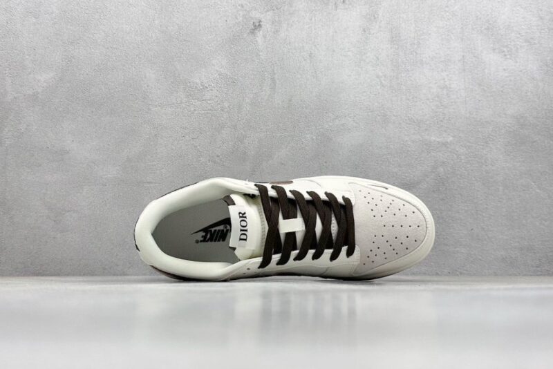 【AT3202】Dior x Nike SB Dunk Low メイズ ブラウン ダブル フック
