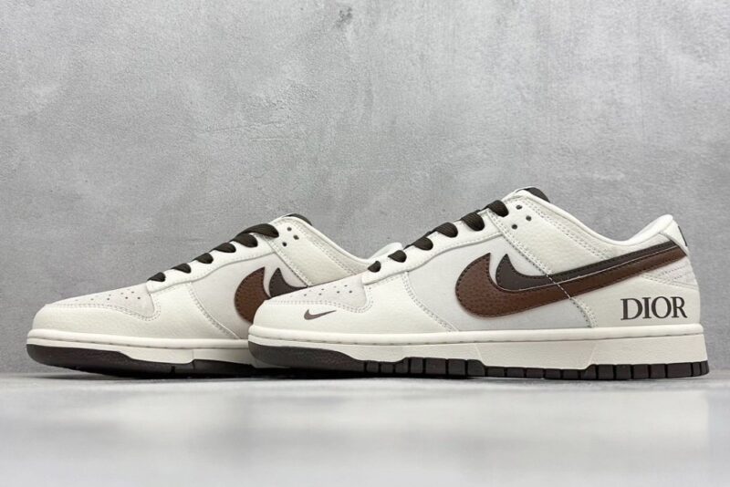 【AT3202】Dior x Nike SB Dunk Low メイズ ブラウン ダブル フック