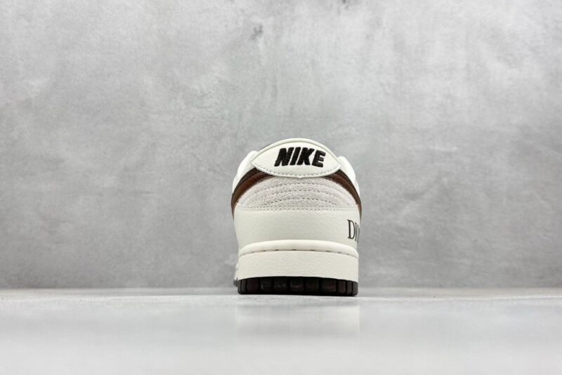 【AT3202】Dior x Nike SB Dunk Low メイズ ブラウン ダブル フック