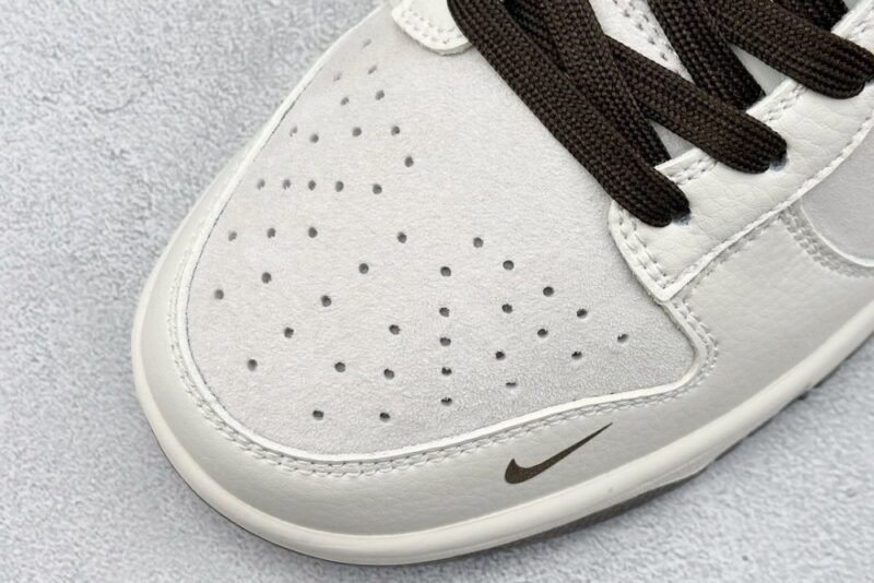 【AT3202】Dior x Nike SB Dunk Low メイズ ブラウン ダブル フック