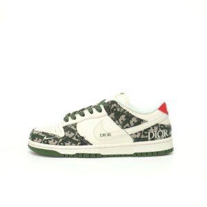 【AT3204】Dior x Nike SB Dunk Low "Dior" ディオール×ナイキSB ダンク ロー"Dior" クリエイティブカスタムコラボレーション、フランスの高級ファッションブランド・ディオールのバスケットボールコレクションのローカットカジュアルスケートシューズ「コラボホワイトアーミーグリーンディオール提花」