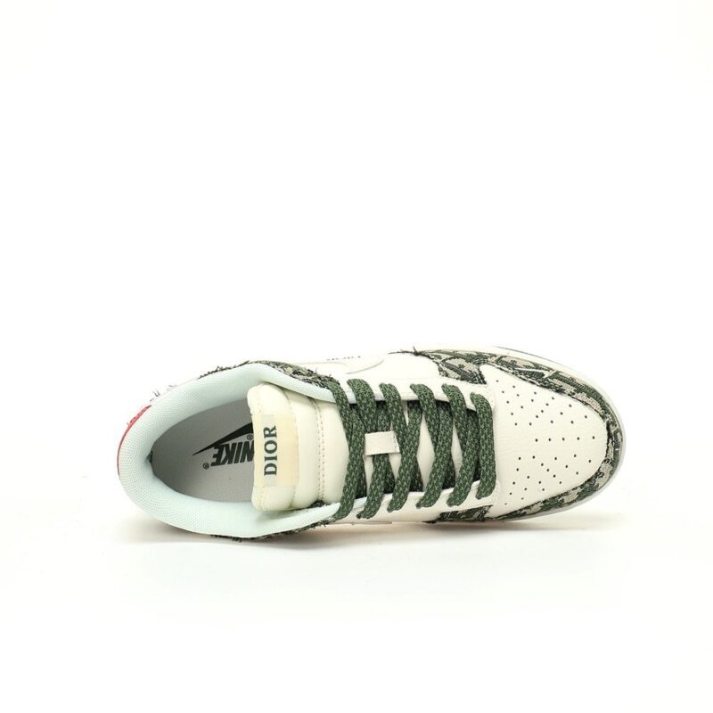 【AT3204】Dior x Nike SB Dunk Low "Dior" ディオール×ナイキSB ダンク ロー"Dior" クリエイティブカスタムコラボレーション、フランスの高級ファッションブランド・ディオールのバスケットボールコレクションのローカットカジュアルスケートシューズ「コラボホワイトアーミーグリーンディオール提花」