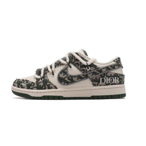 【AT3205】Dior x Nike SB Dunk Low Proの男女兼用スポーツシューズは、レトロなスケートボードシューズで、デコンストラクトされたストラップやダブルシューレースが特徴です。DiorとNikeのコラボレーションで、個性を際立たせるスタイリッシュなステップを踏み出すことができます。