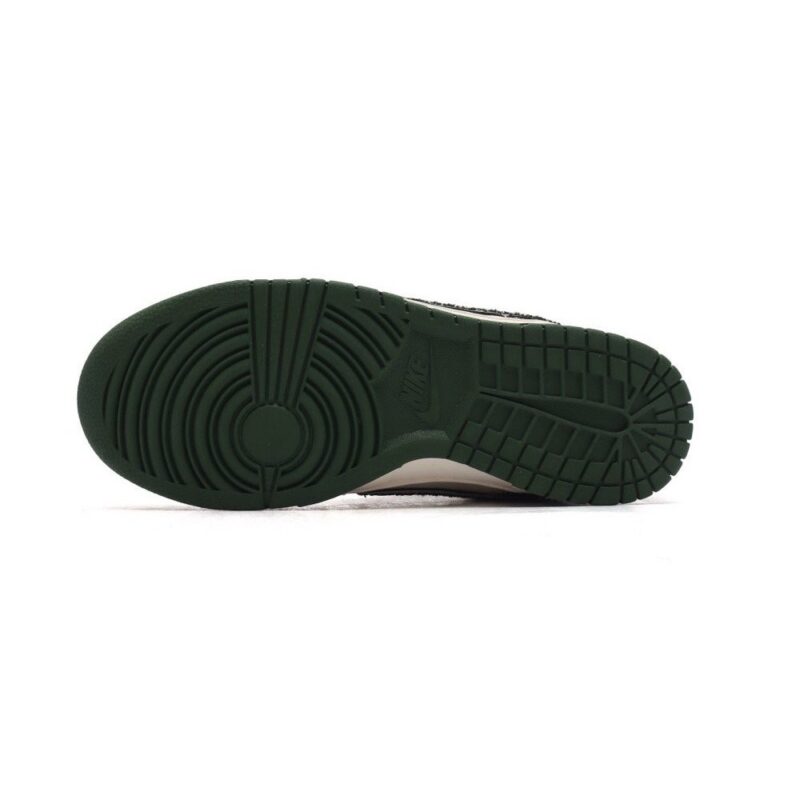 【AT3205】Dior x Nike SB Dunk Low Proの男女兼用スポーツシューズは、レトロなスケートボードシューズで、デコンストラクトされたストラップやダブルシューレースが特徴です。DiorとNikeのコラボレーションで、個性を際立たせるスタイリッシュなステップを踏み出すことができます。