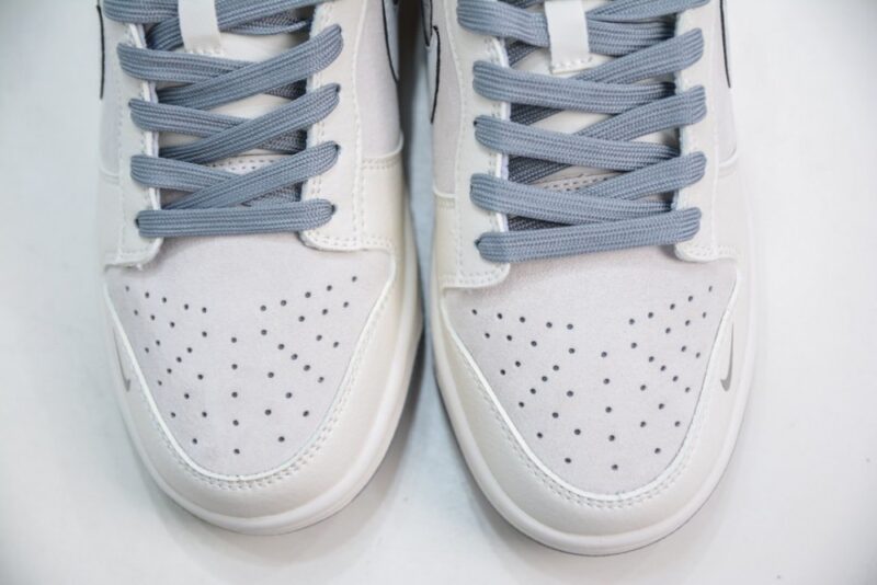 【AT3207】Dior x Nike Dunk Low ディオール x ナイキ ダンクホワイトとグレーのカラーリングが施された、ディオールとナイキのコラボレーション ダンク。