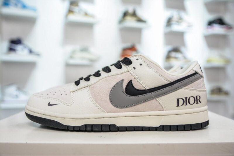 【AT3208】Dior x Nike Nike SB Dunk Low x DIOR ダブルフック ベージュ/ブラック