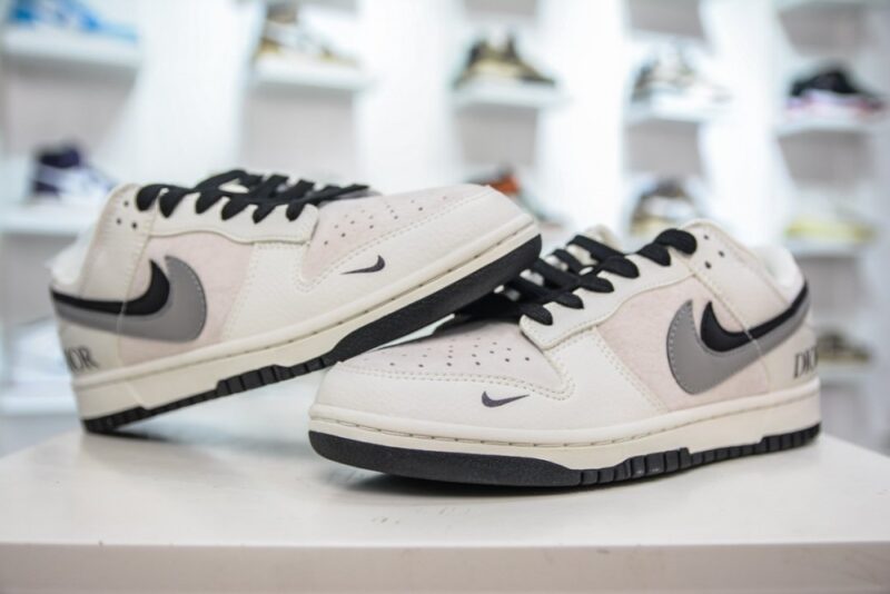 【AT3208】Dior x Nike Nike SB Dunk Low x DIOR ダブルフック ベージュ/ブラック