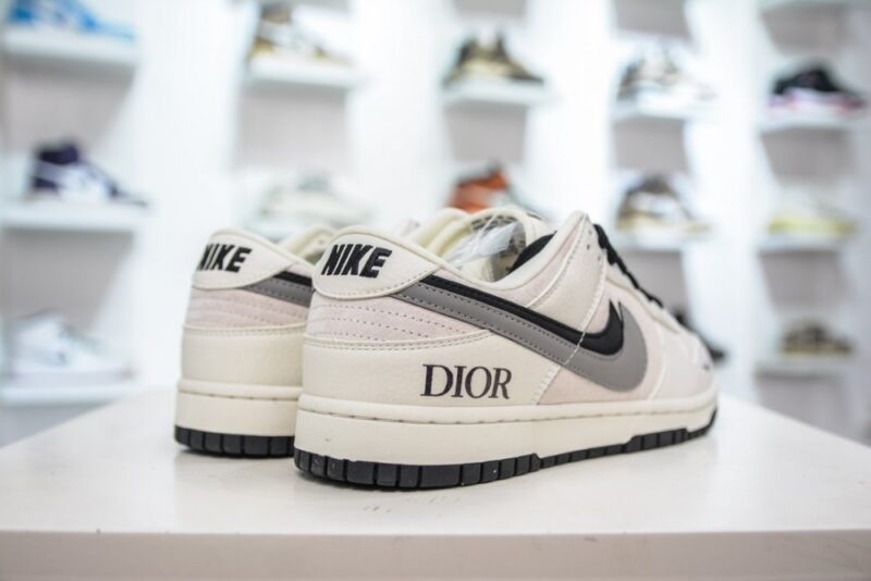 【AT3208】Dior x Nike Nike SB Dunk Low x DIOR ダブルフック ベージュ/ブラック