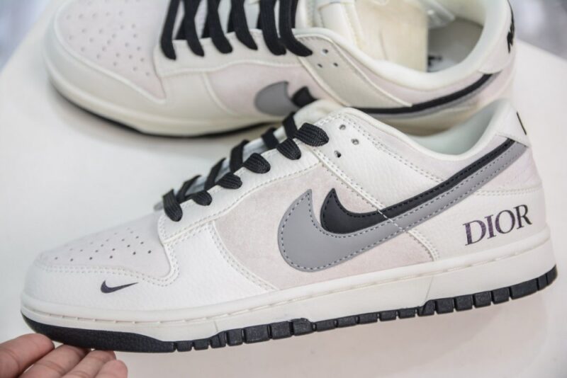 【AT3208】Dior x Nike Nike SB Dunk Low x DIOR ダブルフック ベージュ/ブラック
