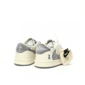 【AT3212】Louis Vuitton x Travis Scott x Nike Air Jordan 1 Low OG SP ルイ・ヴィトン x トラヴィス・スコット x ナイキ エア ジョーダン 1 ロー OG SP "ベージュ/グレー/グルーミーベア/LV" AJ1 ジョーダン1 ローカットのクラシックなカルチャーに万能でカジュアルなスポーツ バスケットボールシューズ