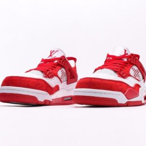 【AT3228】Louis Vuitton x Air Jordan 4 Retro ルイ・ヴィトン×エアジョーダン4レトロバスケットボールシューズシリーズ。シューズ全体はレザー素材で作られ、アッパーには白色のLVプリントが主体となっています。