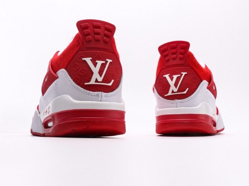 【AT3228】Louis Vuitton x Air Jordan 4 Retro ルイ・ヴィトン×エアジョーダン4レトロバスケットボールシューズシリーズ。シューズ全体はレザー素材で作られ、アッパーには白色のLVプリントが主体となっています。