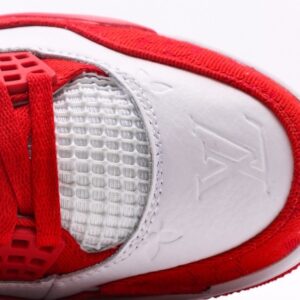 【AT3228】Louis Vuitton x Air Jordan 4 Retro ルイ・ヴィトン×エアジョーダン4レトロバスケットボールシューズシリーズ。シューズ全体はレザー素材で作られ、アッパーには白色のLVプリントが主体となっています。