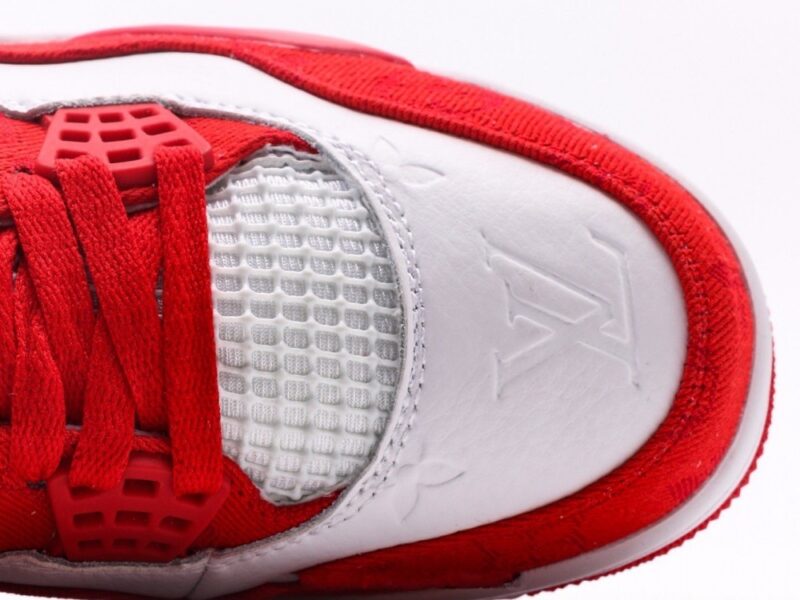 【AT3228】Louis Vuitton x Air Jordan 4 Retro ルイ・ヴィトン×エアジョーダン4レトロバスケットボールシューズシリーズ。シューズ全体はレザー素材で作られ、アッパーには白色のLVプリントが主体となっています。