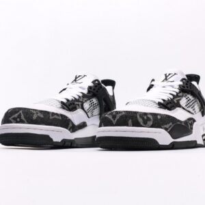 【AT3229】Louis Vuitton x Air Jordan 4 Retro ルイ・ヴィトン × エアジョーダン4レトロシリーズ シューズ全体はレザー素材で作られ、アッパーには白色のLVのプリントが主体フレームとして使用されています。
