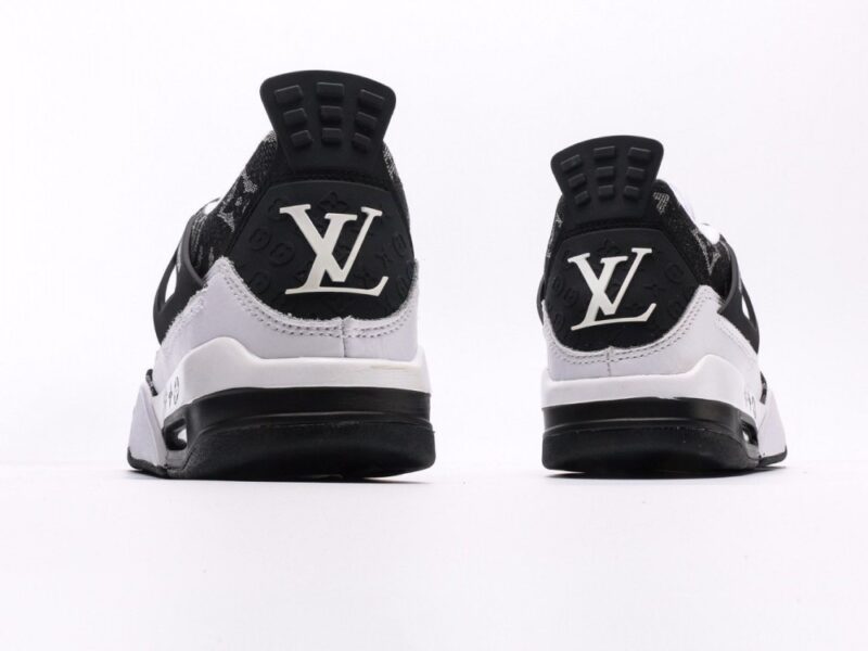 【AT3229】Louis Vuitton x Air Jordan 4 Retro ルイ・ヴィトン × エアジョーダン4レトロシリーズ シューズ全体はレザー素材で作られ、アッパーには白色のLVのプリントが主体フレームとして使用されています。