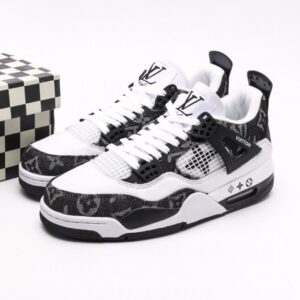 【AT3229】Louis Vuitton x Air Jordan 4 Retro ルイ・ヴィトン × エアジョーダン4レトロシリーズ シューズ全体はレザー素材で作られ、アッパーには白色のLVのプリントが主体フレームとして使用されています。
