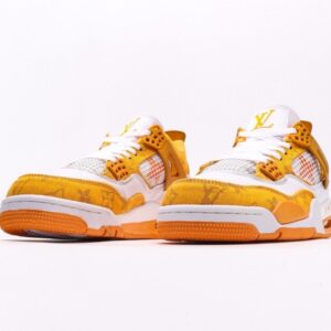 【AT3230】Louis Vuitton x Air Jordan 4 Retro ルイ・ヴィトン×エア・ジョーダン4レトロは、革素材で作られており、アッパーには白いLVプリントがメインフレームとして使用されています。
