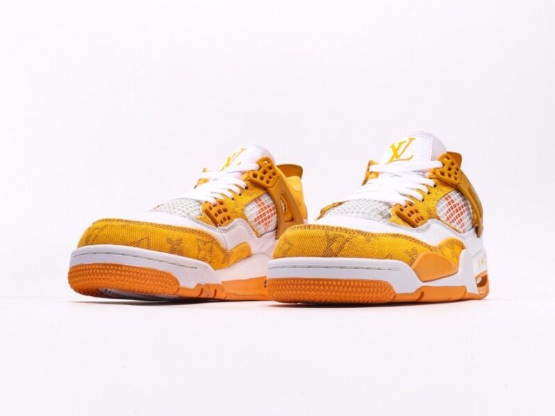 【AT3230】Louis Vuitton x Air Jordan 4 Retro ルイ・ヴィトン×エア・ジョーダン4レトロは、革素材で作られており、アッパーには白いLVプリントがメインフレームとして使用されています。