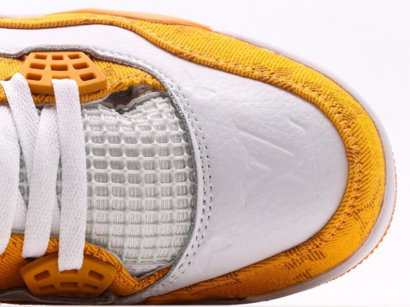 【AT3230】Louis Vuitton x Air Jordan 4 Retro ルイ・ヴィトン×エア・ジョーダン4レトロは、革素材で作られており、アッパーには白いLVプリントがメインフレームとして使用されています。