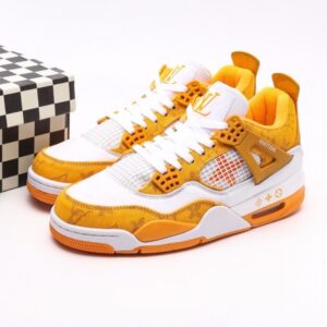 【AT3230】Louis Vuitton x Air Jordan 4 Retro ルイ・ヴィトン×エア・ジョーダン4レトロは、革素材で作られており、アッパーには白いLVプリントがメインフレームとして使用されています。