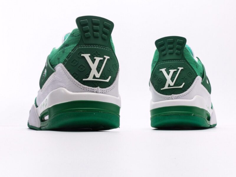 【AT3231】Louis Vuitton x Air Jordan 4 Retro ルイ・ヴィトン × エア ジョーダン 4 レトロバスケットボールシューズシリーズ。 シューズ全体は革で作られ、アッパーには白いLVプリントが主体となっています。