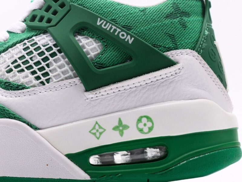 【AT3231】Louis Vuitton x Air Jordan 4 Retro ルイ・ヴィトン × エア ジョーダン 4 レトロバスケットボールシューズシリーズ。 シューズ全体は革で作られ、アッパーには白いLVプリントが主体となっています。