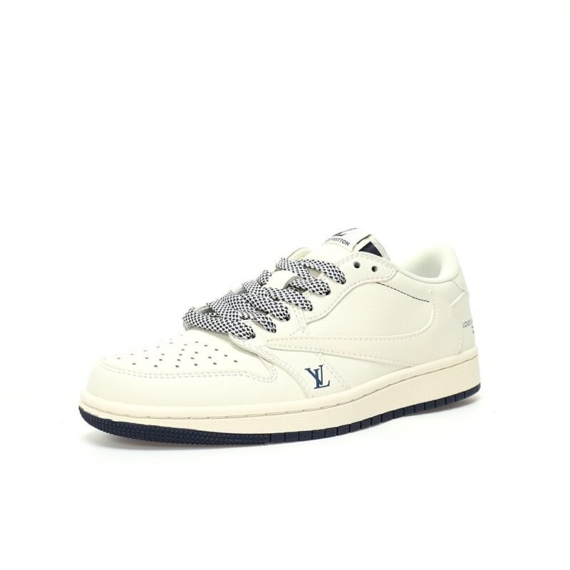 【AT3235】Louis Vuitton x Travis Scott x Nike Air Jordan 1 Low OG SP 人気のヒップホップアーティスト、Travis Scottとフランスの高級ブランド、Louis Vuittonがコラボし、Nike Air Jordan 1 Low OG SPをカスタマイズしました。