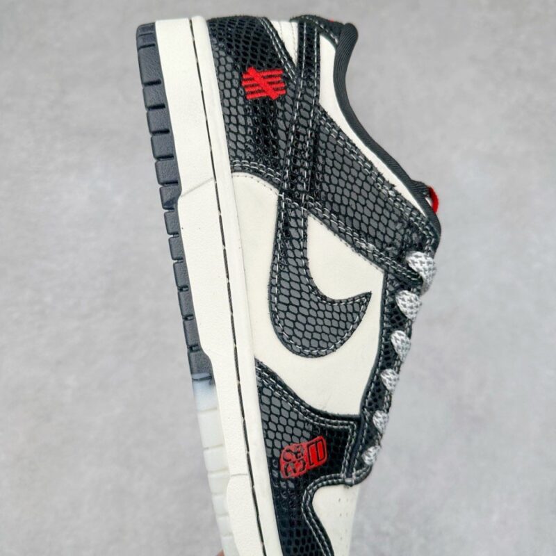 【AT3244】Nike SB Dunk Low Black and White Snake Limited Skateboarding Shoes Nike SBダンクロー ブラックアンドホワイトスネークプリント限定スケートシューズ