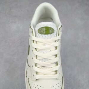 【AT3245】Nike x Supreme collaboration Dunk Low green limited edition Nike x Supreme コラボ Dunk Low グリーン限定版 - トレンディなクラシック、ユニークな魅力