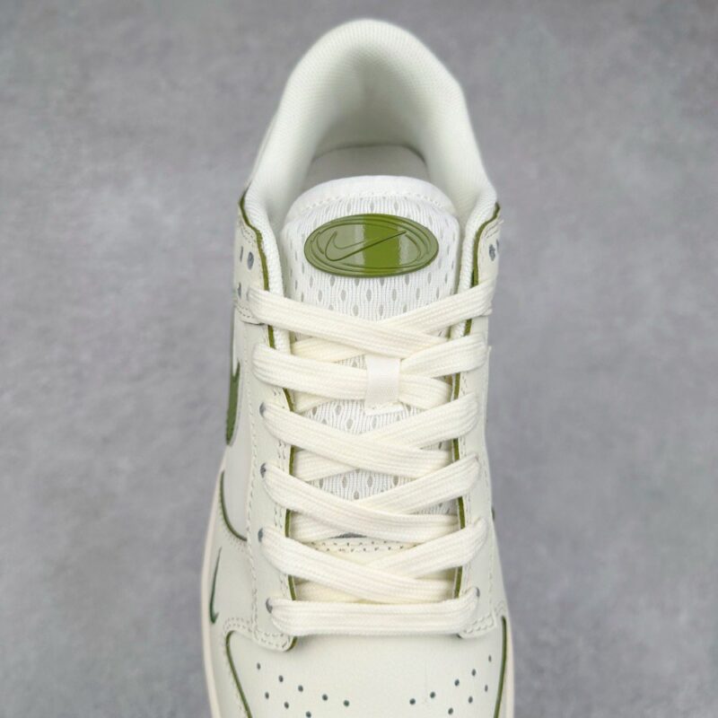 【AT3245】Nike x Supreme collaboration Dunk Low green limited edition Nike x Supreme コラボ Dunk Low グリーン限定版 - トレンディなクラシック、ユニークな魅力