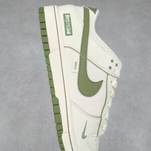 【AT3245】Nike x Supreme collaboration Dunk Low green limited edition Nike x Supreme コラボ Dunk Low グリーン限定版 - トレンディなクラシック、ユニークな魅力