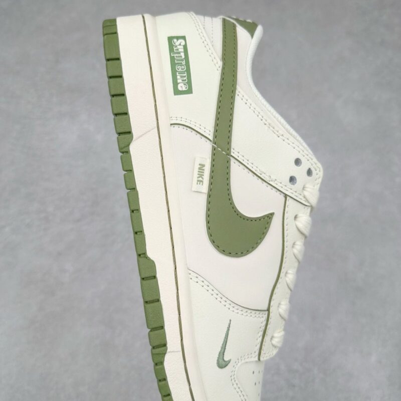 【AT3245】Nike x Supreme collaboration Dunk Low green limited edition Nike x Supreme コラボ Dunk Low グリーン限定版 - トレンディなクラシック、ユニークな魅力