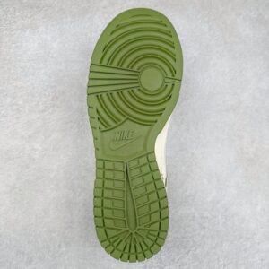【AT3245】Nike x Supreme collaboration Dunk Low green limited edition Nike x Supreme コラボ Dunk Low グリーン限定版 - トレンディなクラシック、ユニークな魅力