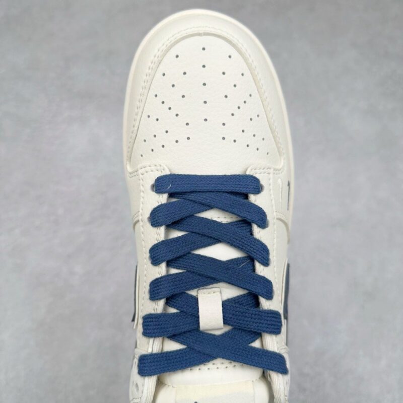 【AT3246】Nike x StüssyコラボDunk Lowブルー＆ホワイトのクラシック - トレンディな必須アイテム、数量限定発売