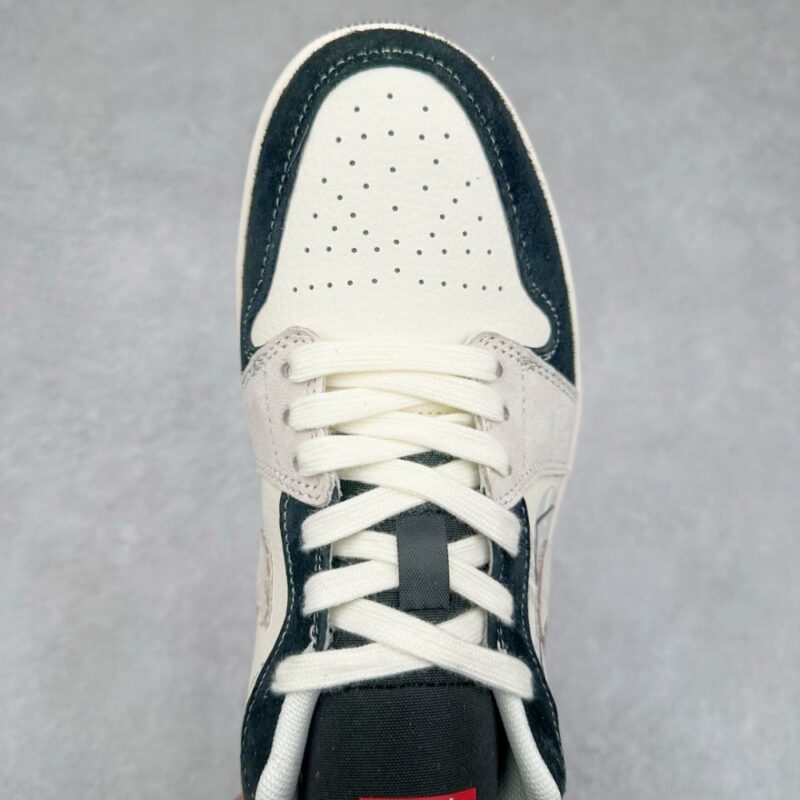 【AT3249】Nike x Supreme Air Jordan 1 のコラボレーションローカットシューズ、ブラックホワイトグラフィティデザイン- トレンドアート、限定モデル。