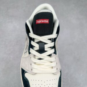 【AT3249】Nike x Supreme Air Jordan 1 のコラボレーションローカットシューズ、ブラックホワイトグラフィティデザイン- トレンドアート、限定モデル。